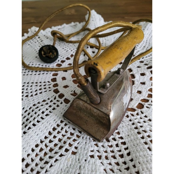Vintage GOLD SEAL Small Electric "Utility Iron" W/Cord Wood Handle-Untested - Picture 6 of 7